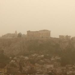 Afrika tozu, Atina'da g&ouml;ky&uuml;z&uuml;n&uuml; sarıya boyadı