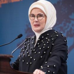 Emine Erdoğan: Batılı imaj taşımayan kadının &ccedil;ağdışı sayılmasına &uuml;z&uuml;l&uuml;yoruz