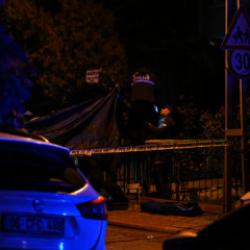 Annesini, kızını ve eşini &ouml;ld&uuml;ren zanlı yaşamına son verdi