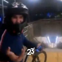 Arkadaşaının dolduruşuna geldi merdivenlerden bisikletle inen gen&ccedil; hastanelik oldu