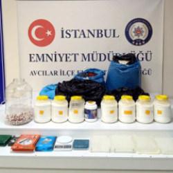 Avcılar'da 25 kilo uyuşturucu ve 2 bin hap ele ge&ccedil;irildi: 2 kişi tutuklandı