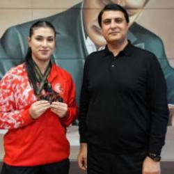 Avrupa rekortmeni B&uuml;şra &Ccedil;an, Başkan Yılmaz'a konuk oldu