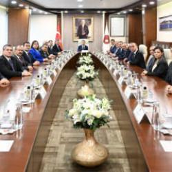 Bakan G&uuml;rlek g&ouml;reve başladı: İlk a&ccedil;ıklamasını yaptı