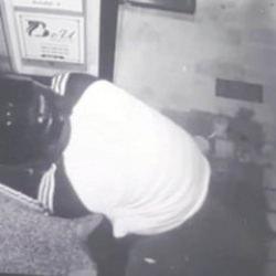 Bakırk&ouml;y'de iş merkezi kapısına el bombası bantlayıp ka&ccedil;tılar