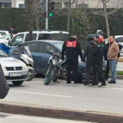 Balıkesir'de otomobil, motosiklete &ccedil;arptı; 1 yaralı