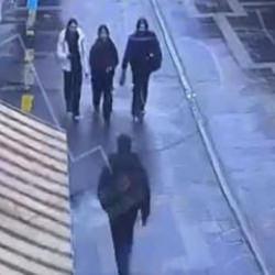 'Birini bı&ccedil;aklamam lazım' deyip evden &ccedil;ıktı: Kan donduran g&ouml;r&uuml;nt&uuml;ler