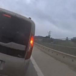 Bursa'da feci kaza! 113 kilometre hızla giden motosikletli &ccedil;arptığı araca girdi!