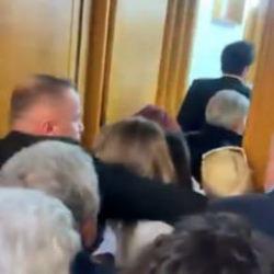 CHP'de grup tıplanbtısı &ouml;ncesinde yer kapma m&uuml;cadelesi herkesi şaşırttı