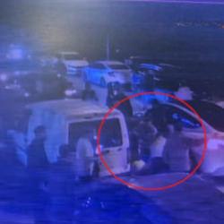 Diyarbakır'da silahlı saldırı: 14 kurşun isabet etti, ma&ccedil;tan &ccedil;ıkan doktorlar m&uuml;dahale etti