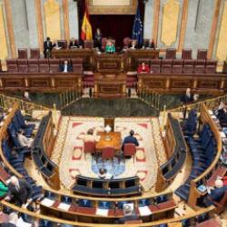 D&uuml;nya tarihini değiştirdiler! İşte İslam d&uuml;nyasının ilk kadın başbakanı...