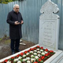 Erg&uuml;n Turan'dan Kadir Topbaş'ın kabrine ziyaret: Kendini sadece İstanbul'a adamıştı