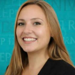 Evinin balkonundan d&uuml;şen akademisyen, son yolculuğuna uğurlandı