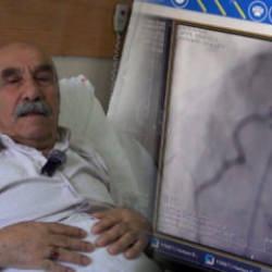 G&ouml;ğ&uuml;s yanmasıyla hastaneye gitti, hayatının şokunu yaşadı! Bir ilke imza attılar