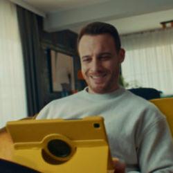 HBO Max i&ccedil;erikleri şimdi TV+&rsquo;ta!  TV+&rsquo;tan Kerem B&uuml;rsinli yeni reklam filmi!