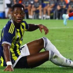 Duran'a &uuml;lkesinden sert eleştiri: 'Kişiliği y&uuml;z&uuml;nden transferi askıya alındı'