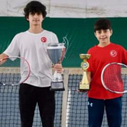 Kocaeli'de tenis&ccedil;i kardeşler Gazze'ye 102 bin lira bağışladı