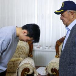 Konyaspor'un G&uuml;ney Koreli oyuncusu Jinho Jo, 96 yaşındaki Kore gazisi ile buluştu