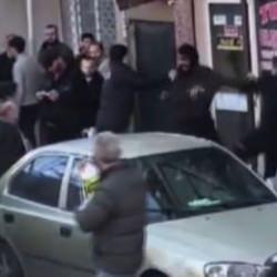 K&uuml;&ccedil;&uuml;k&ccedil;ekmece'de dehşet! Polise satırlı saldırı: 4'&uuml; polis 6 yaralı