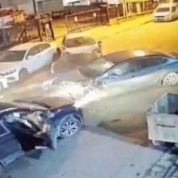 K&uuml;&ccedil;&uuml;k&ccedil;ekmece&rsquo;de feci kaza: 5 ara&ccedil;ta hasar oluştu