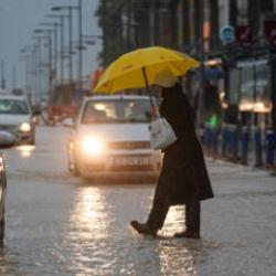 Meteorolojiden vatandaşlara son dakika uyarısı! O b&ouml;lgedekiler dikkat: Şiddetli geliyor