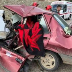 Gen&ccedil; &ccedil;ift korkun&ccedil; kazada &ouml;ld&uuml;!