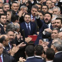 Ne diyeceği merak ediliyordu! Akın G&uuml;rlek Meclis'teki kavgaya ilişkin ilk kez konuştu