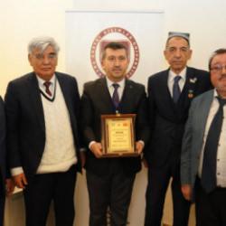 Prof. Dr. Arıcan'a &Ouml;zbekistan&rsquo;dan tarih&icirc; onur nişanı