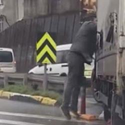 K&uuml;&ccedil;&uuml;k&ccedil;ekmece'de dehşet: Camları yumruklayıp k&uuml;f&uuml;rler savurdu