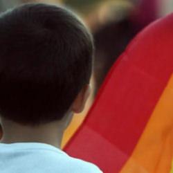 Eski rekt&ouml;r&uuml;n torununu cinsiyet değiştirmek i&ccedil;in İngiltere'ye ka&ccedil;ırdılar