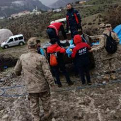 Siirt&rsquo;te fırtına ve sağanak &ccedil;adırları yıktı: 20 kişi tahliye edildi