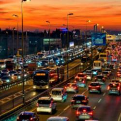 Son dakika: İstanbul'da trafik kilit! Ara&ccedil;lar g&uuml;&ccedil;l&uuml;kle ilerliyor