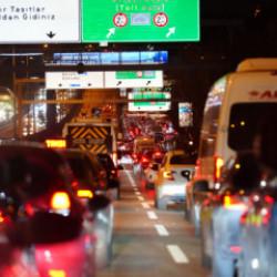 Trafikte yeni d&ouml;nem: Kanun teklifi TBMM'de kabul edildi! İşte cep yakacak cezalar