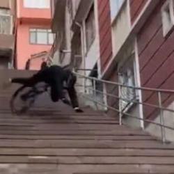 Şov yapacaktı kaza yaptı!