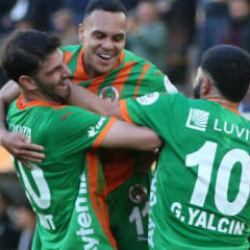 Alanyaspor evinde hata yapmadı! 3 puanı 2 golle aldı