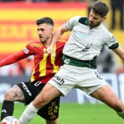 Kocaeli deplasmanda g&uuml;ld&uuml;! Rakibini ateşe attı