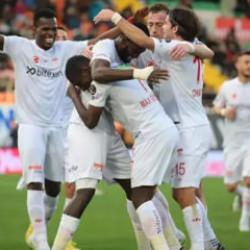 S&uuml;per Lig'in eski yıldızı bakan yardımcısı oldu