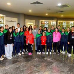 Tarihi başarı! 40 g&uuml;nde 71 madalya kazandılar