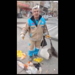 Temizlik g&ouml;revlisinin sokak hayvanlarını besleyenlere s&ouml;zleri b&uuml;y&uuml;k ses getirdi 