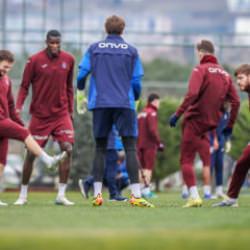 Trabzonspor'da Fenerbah&ccedil;e derbisinin hazırlıkları s&uuml;r&uuml;yor