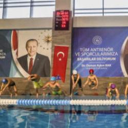 &Uuml;mraniye Belediyesi, y&uuml;zme sporunu herkes i&ccedil;in erişilebilir kılıyor