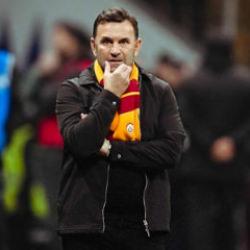 &Uuml;nl&uuml; yorumcu, Okan Buruk'a seslendi: 'Sıkıntı yaşayabilirsin'