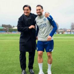 Vincenzo Montella, İtalya'da kaptan Hakan &Ccedil;alhanoğlu ile g&ouml;r&uuml;şt&uuml;