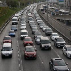 Yağmur ve mesai bitimi... İstanbul'da trafiği durma noktasına geldi