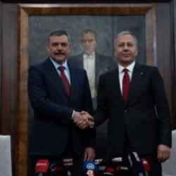 Yeni Bakan &Ccedil;ift&ccedil;i, &Acirc;l-i İmr&acirc;n Suresi 26. ayeti okuyarak g&ouml;revi devraldı