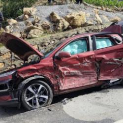 1 kişinin &ouml;ld&uuml;ğ&uuml; kazada 2 otomobile &ccedil;arpan TIR'ın s&uuml;r&uuml;c&uuml;s&uuml; tutuklandı