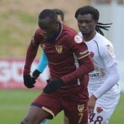 1. Lig'de d&ouml;rt d&ouml;rtl&uuml;k ma&ccedil;! Rakip 5 dakikada &ccedil;&ouml;z&uuml;ld&uuml;