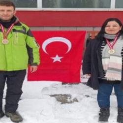 7 yıl &ouml;nce evlendiği &ccedil;ocukluk aşkıyla kazada &ouml;ld&uuml;