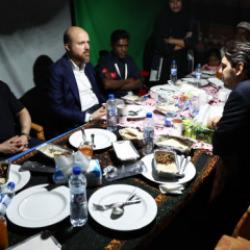 Bilal Erdoğan, ilk iftarını Arakanlı M&uuml;sl&uuml;manlarla birlikte a&ccedil;tı