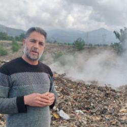 B&ouml;lge halkını canından bezdiren olay: İl dışından getirilen &ccedil;&ouml;pler i&ccedil;ten i&ccedil;e yanıyor