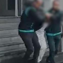 Boşanma aşamasındaki eşini defalarca bı&ccedil;aklayıp, sonra babasını aramış